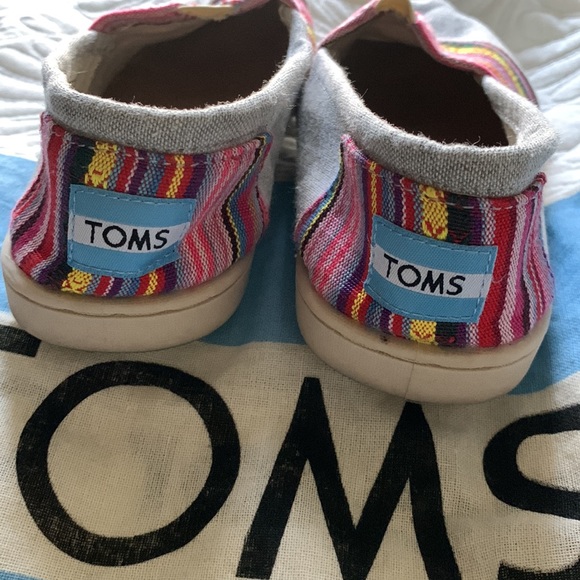 Tom’s Canvas Multi Color & Gray Flats, W6 or 6.5 (36.5 cm), Summer Casual, EUC - Picture 5 of 6